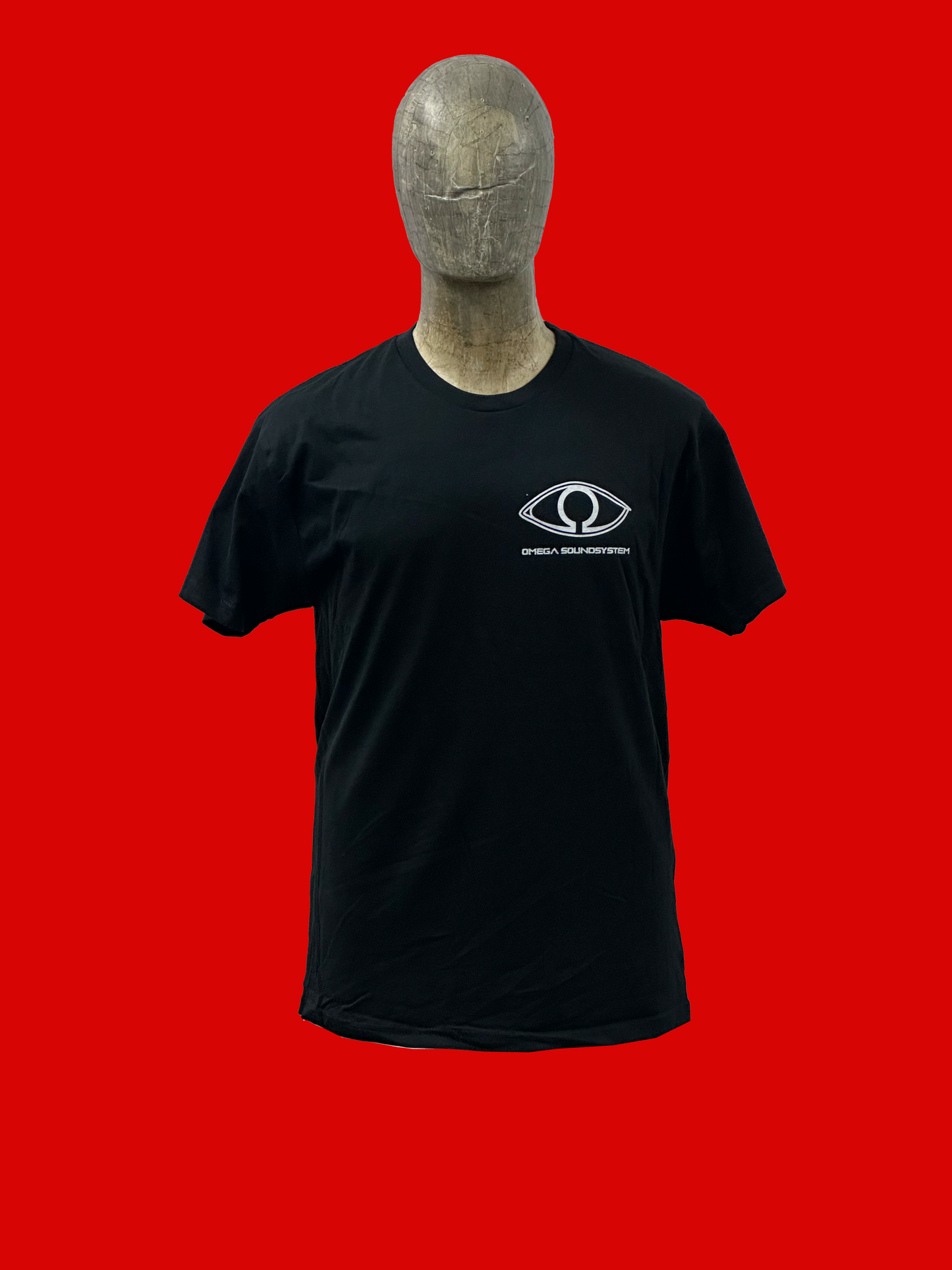 Vorderansicht Schwarzes Omega T-shirt mit weißem druck  100 Prozent baumwolle